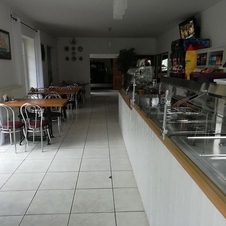 Pod Zlotym Zaglem Hotel Karwia Bagian luar foto