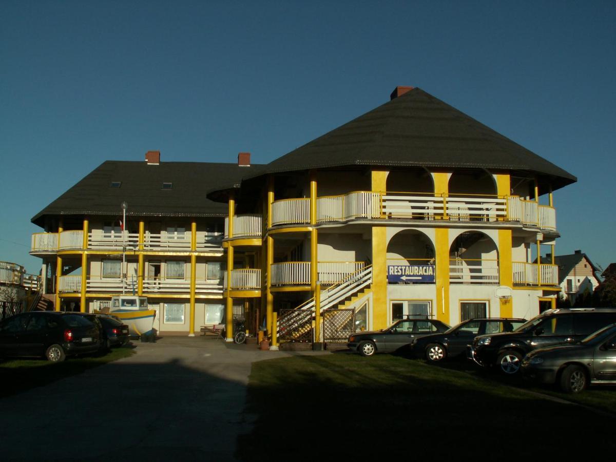 Pod Zlotym Zaglem Hotel Karwia Bagian luar foto