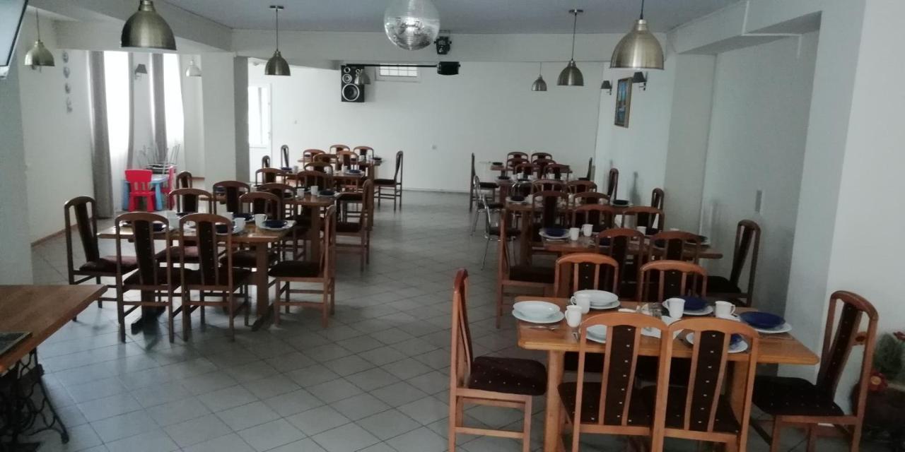 Pod Zlotym Zaglem Hotel Karwia Bagian luar foto