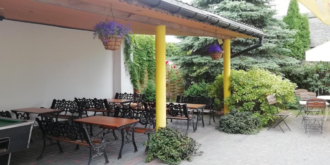 Pod Zlotym Zaglem Hotel Karwia Bagian luar foto